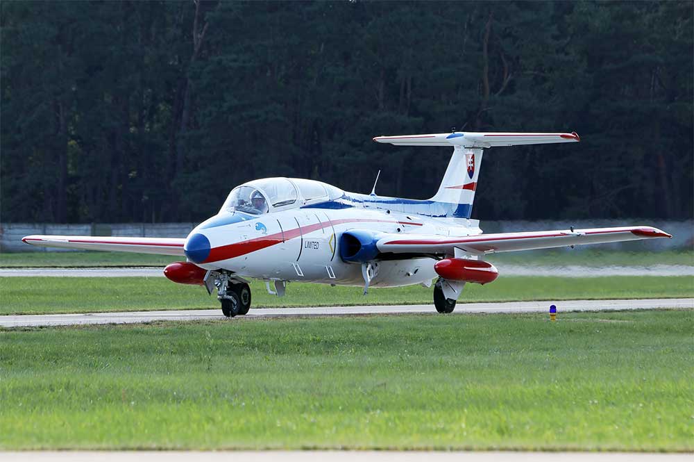 avion de chasse l-29