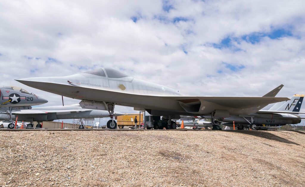 avion de chasse YF-23