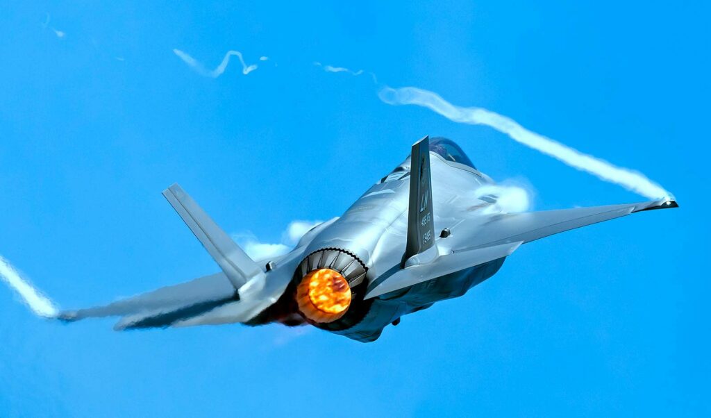 Le F-35 Lightning II: avion de chasse le plus puissant du monde ?