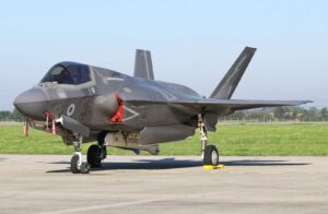 Accroissement de la flotte britannique de F-35 à 74 appareils d'ici 2033