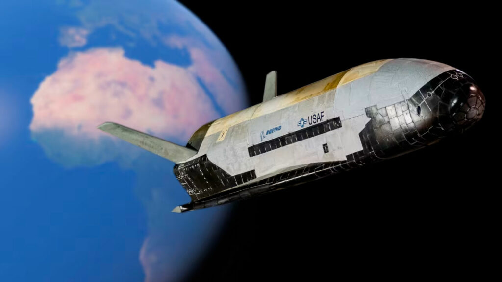 La mission OTV-7 du Boeing X-37B: avancées technologiques et enjeux stratégiques