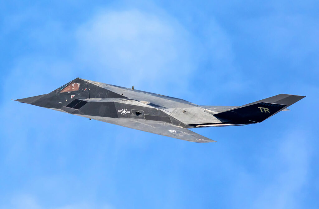 Comment les avions furtifs échappent aux radars modernes