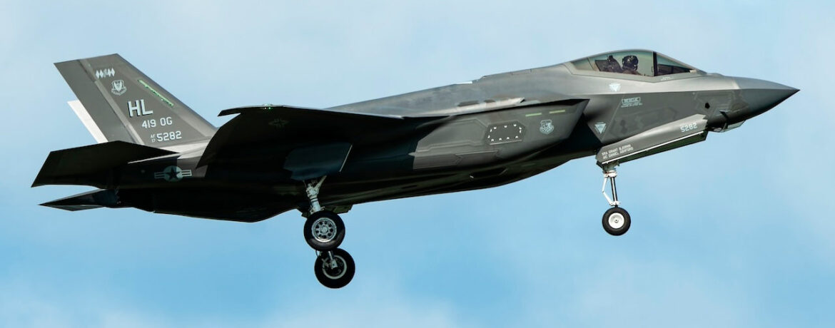 La durée de vie opérationnelle moyenne d'un avion de chasse moderne