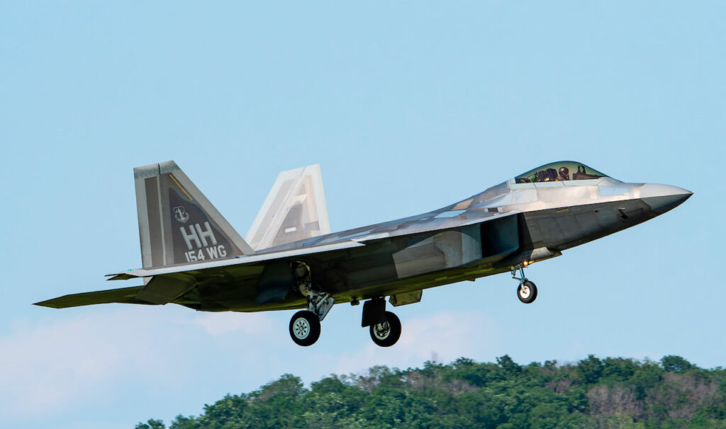 Pourquoi les États-Unis hésitent à vendre le F-22 à leurs alliés ?