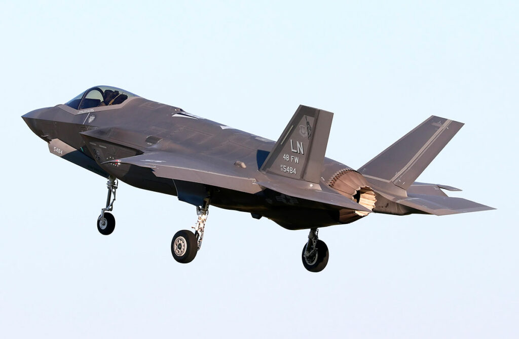 Déploiement de l'escadron F-35B VMFA-211 au Japon