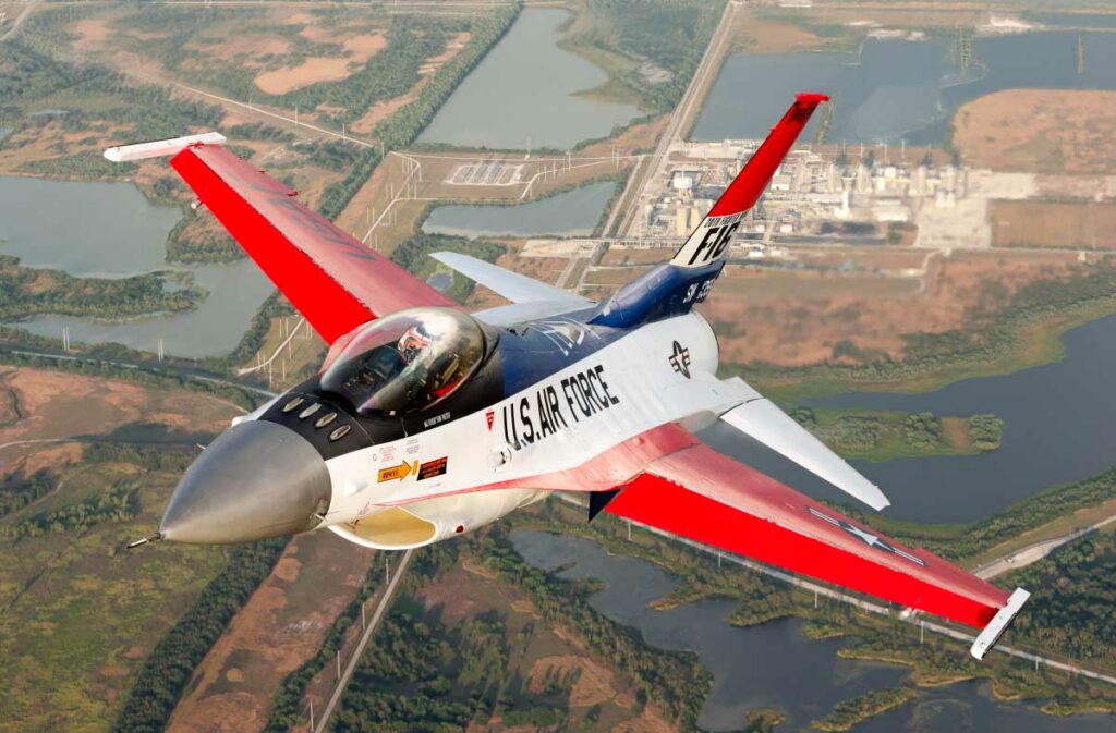 Le F-16, pilier des forces aériennes dans le monde
