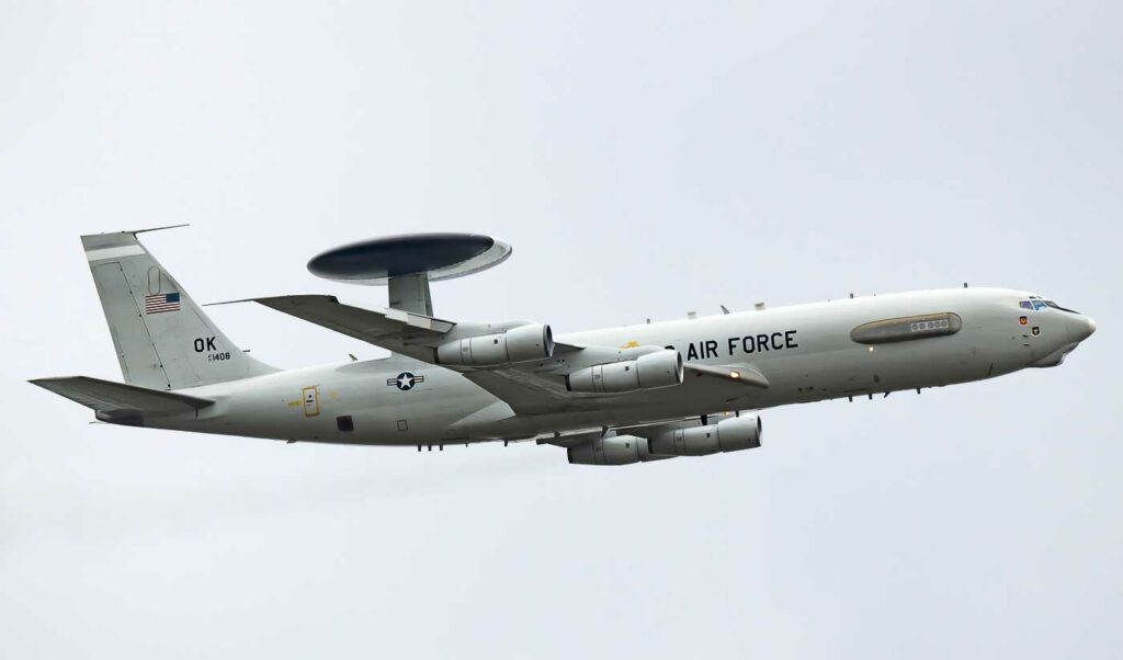 Peut-on déployer un avion de chasse moderne sans AWACS ?