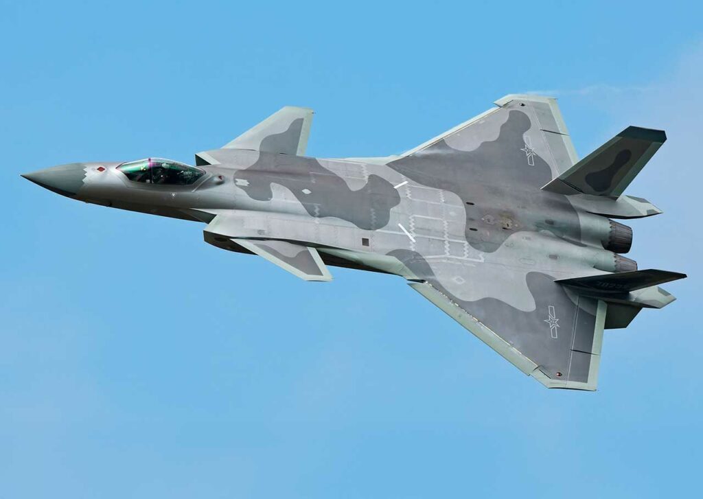 Le J-20S biplace chinois entre en service opérationnel