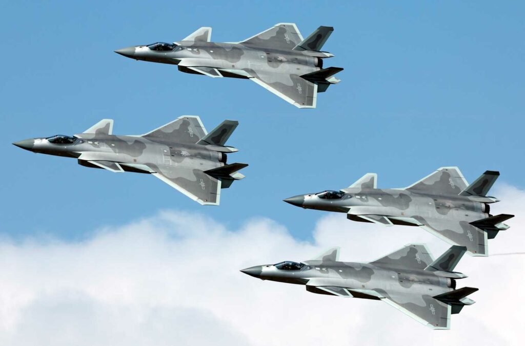 Le J-20S biplace chinois entre en service opérationnel