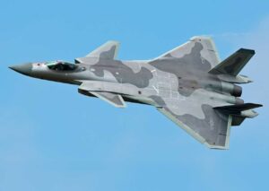 Le J-20S biplace chinois entre en service opérationnel