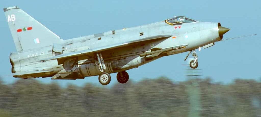 Quand un Electric Lightning intercepte un U2 et un MiG-25