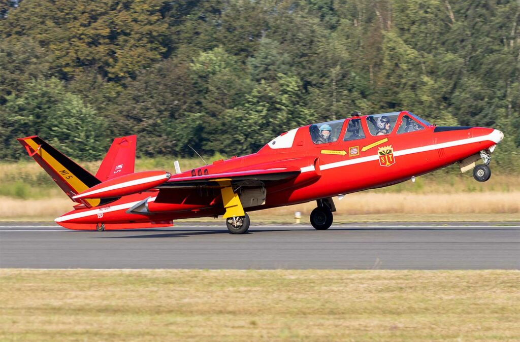 Fouga Magister queue en V