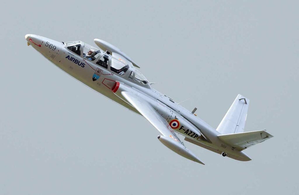 Fouga Magister queue en V