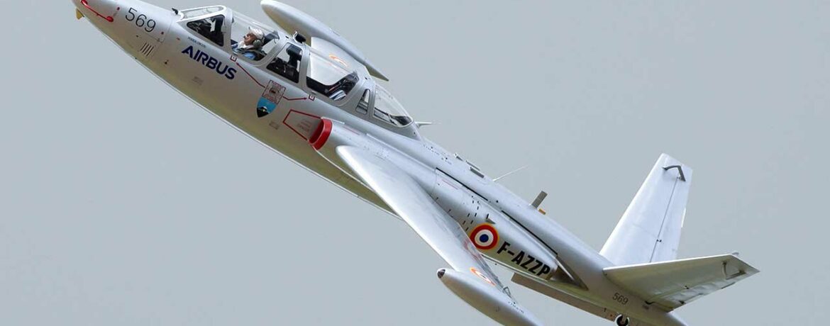 Fouga Magister queue en V