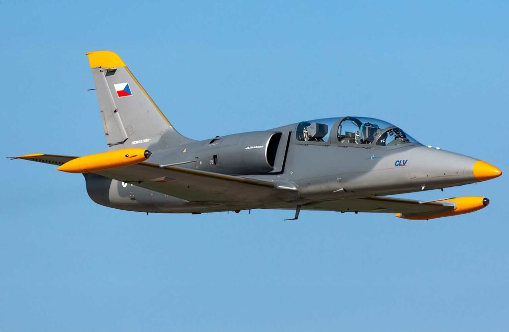 Le L-39, un jet d’entraînement devenu atout discret pour des mercenaires