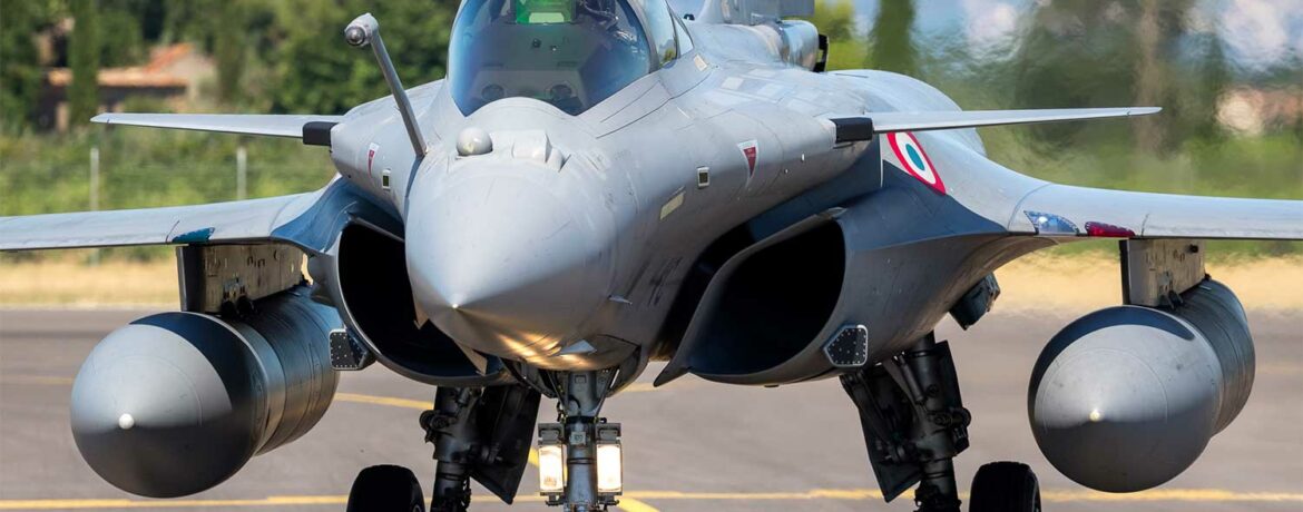 Comment les armées choisissent-elles entre Rafale, F-35 et Eurofighter ?