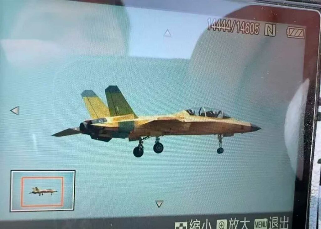 La Chine teste un nouveau jet d’entraînement Hongdu qui pourrait aussi combattre