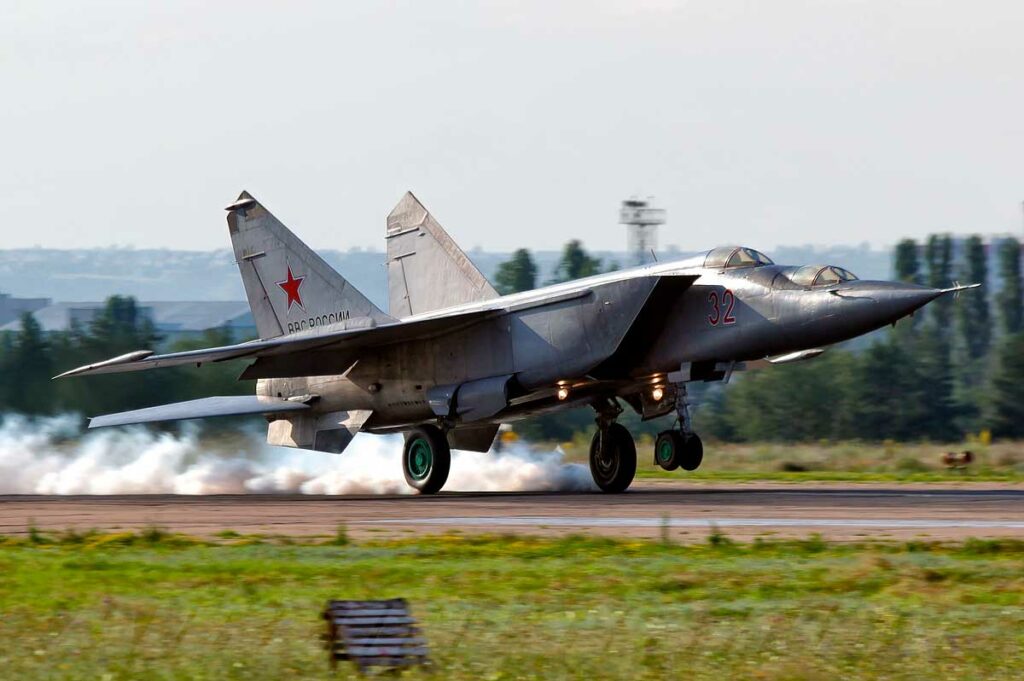 Le pari de l’acier inoxydable du MiG-25 face aux défis de Mach 3