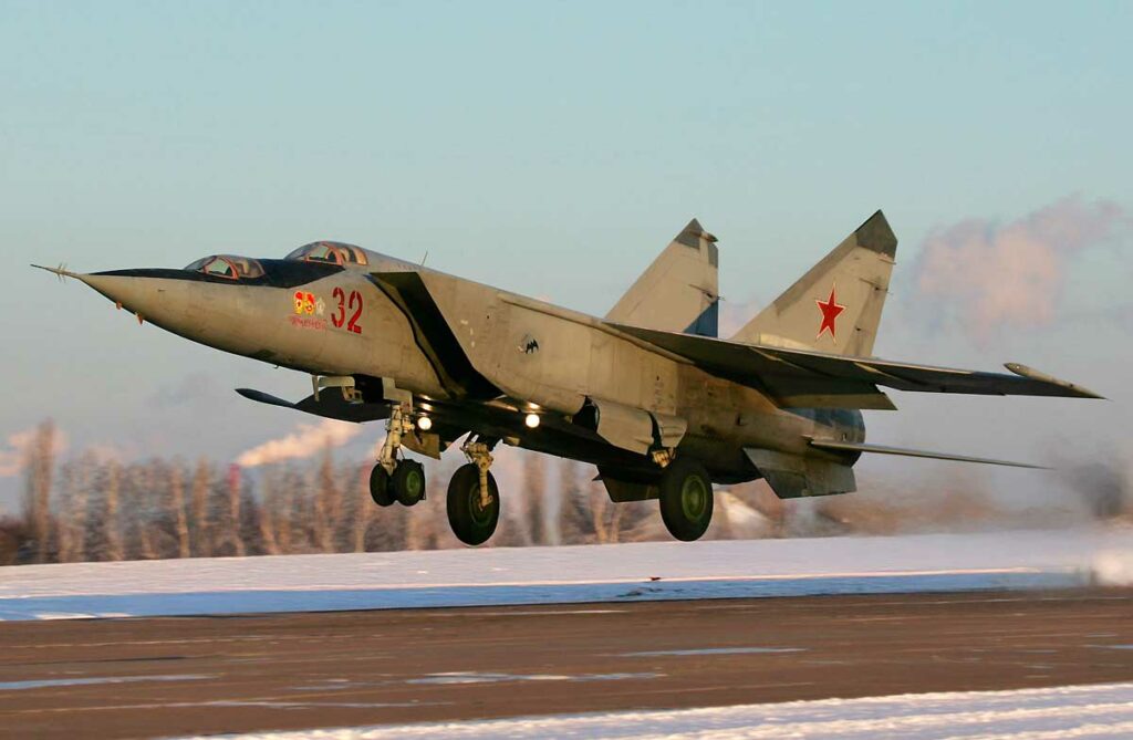 Le pari de l’acier inoxydable du MiG-25 face aux défis de Mach 3