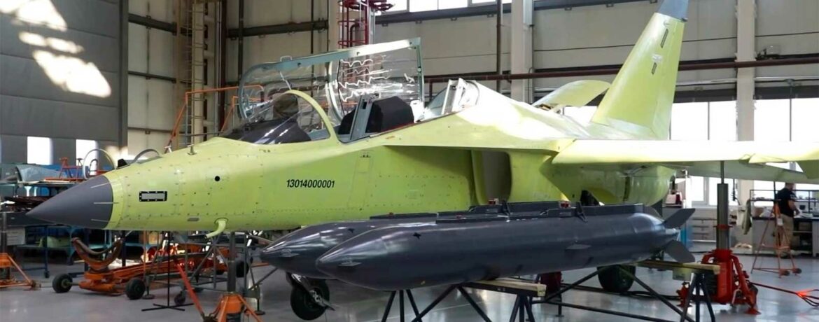 Yak-130M : le jet-école russe se transforme en chasseur de drones armé