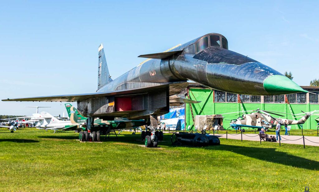 Sukhoi T-4 Sotka : l’avion soviétique qui voulait atteindre Mach 3