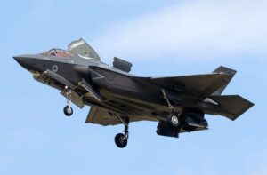 Un F-35B américain prend feu au Japon : alerte sur le moteur STOVL