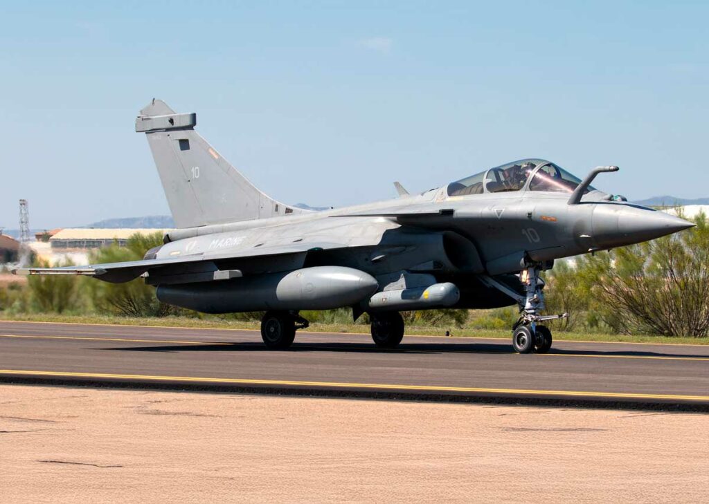 Pourquoi les chasseurs modernes emportent-ils peu de munitions en mission réelle ?