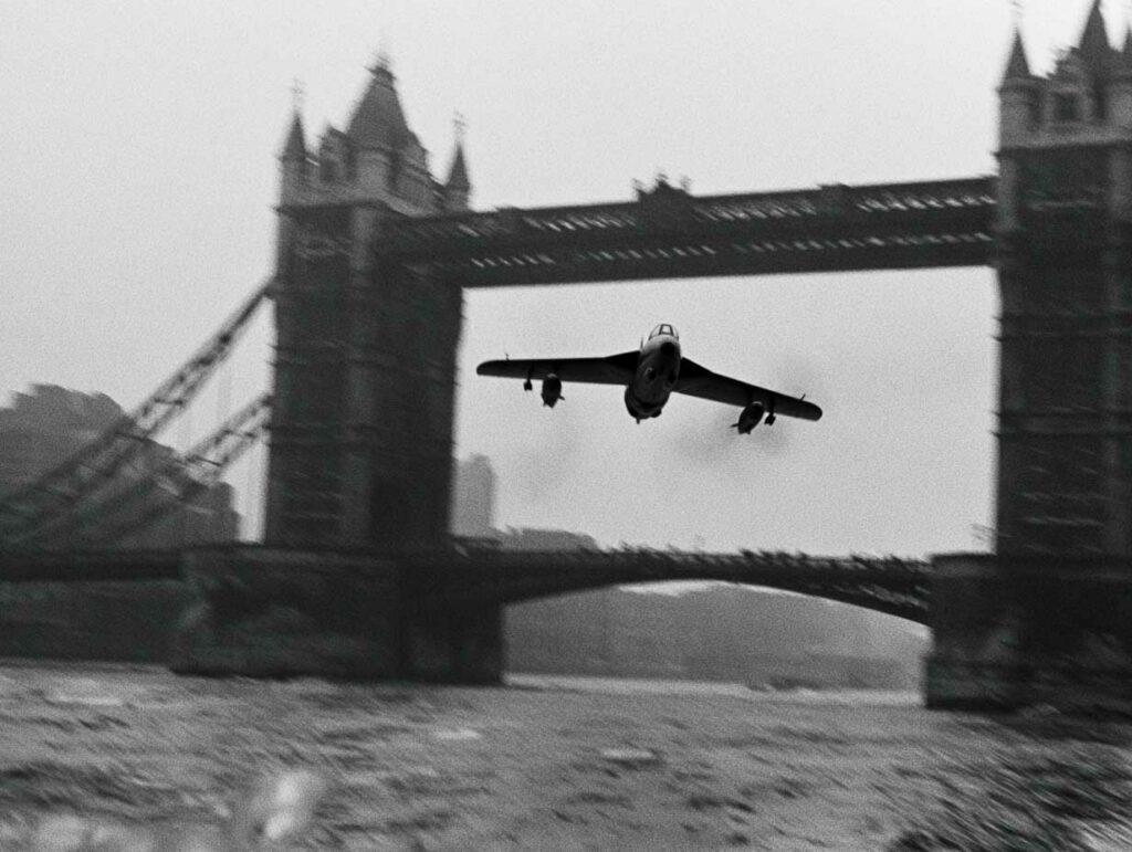 Hawker Hunter Tower Bridge